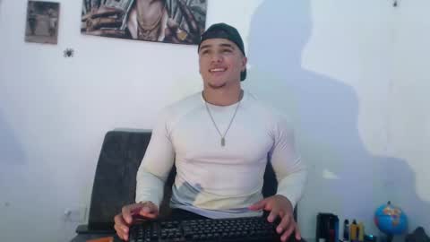 Snapshot of _luxury_23 chatting on 02-22-25, 06:06 STIVEN online show from 02-22-25, 06:06