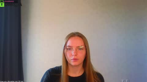 Snapshot of _lysafeta_ chatting on 09-12-25, 10:04 Welcome guys Pleasure to see you all here My name is Lysafeta and MichaelaTip menu is active Private is open online show from 09-12-25, 10:04