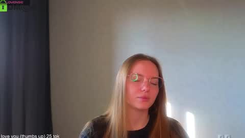 Snapshot of _lysafeta_ chatting on 09-17-25, 04:36 Welcome guys Pleasure to see you all here My name is Lysafeta and MichaelaTip menu is active Private is open online show from 09-17-25, 04:36