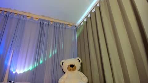 Snapshot of _maaiiaa_ chatting on 02-17-26, 07:09 Maia online show from 02-17-26, 07:09