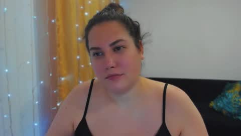 Snapshot of _madalexa_ chatting on 09-30-25, 10:59 Alexa online show from 09-30-25, 10:59