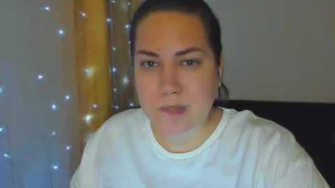 Snapshot of _madalexa_ chatting on 11-27-25, 08:11 Alexa online show from 11-27-25, 08:11