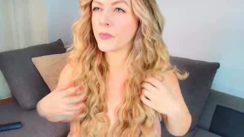 Lady Chanel online show from 03-12-26, 07:53