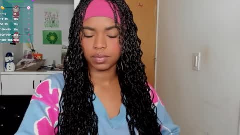 Snapshot of _marcela_22 chatting on 12-17-24, 01:18 MARCELA online show from 12-17-24, 01:18