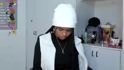 Snapshot of _marcela_22 chatting on 02-12-25, 07:44 MARCELA online show from 02-12-25, 07:44