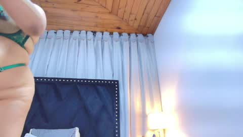 Snapshot of _marcela__ chatting on 06-08-26, 11:21 _marcela__ online show from 06-08-26, 11:21
