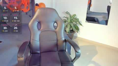 Snapshot of _maria_foxx_ chatting on 10-17-25, 08:44 Maria online show from 10-17-25, 08:44