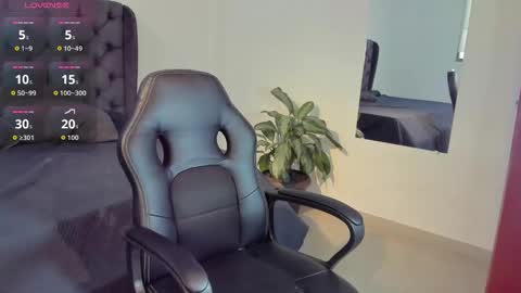 Snapshot of _maria_foxx_ chatting on 10-20-25, 07:03 Maria online show from 10-20-25, 07:03