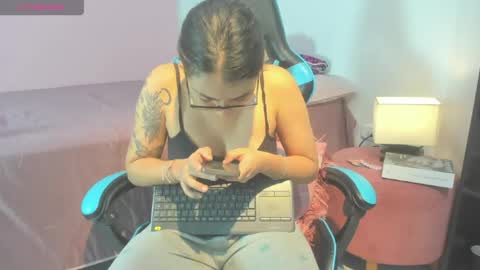 Snapshot of _maria_foxx_ chatting on 06-20-26, 04:43 Maria online show from 06-20-26, 04:43