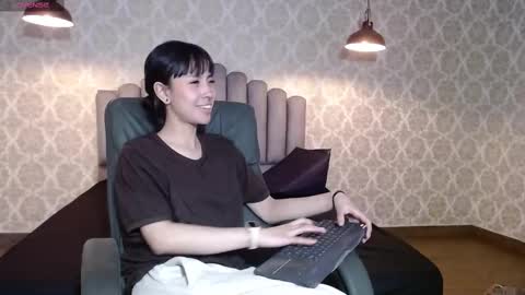 Snapshot of _mavis2 chatting on 09-24-25, 09:18 Mavis online show from 09-24-25, 09:18