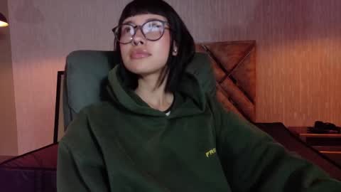 Snapshot of _mavis2 chatting on 10-15-25, 08:31 Mavis online show from 10-15-25, 08:31