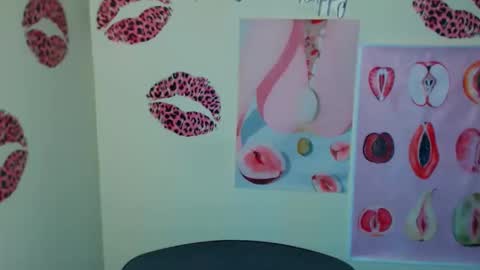 Susie online show from 11-17-25, 01:17