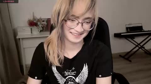 _meow_neko_ online show from 07-25-26, 02:42