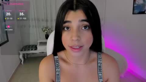 Snapshot of _mia_blue_18_ chatting on 01-06-25, 11:42 MIa blue 18 online show from 01-06-25, 11:42