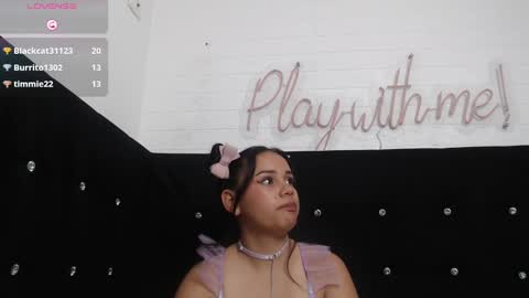 Snapshot of _miaaleon chatting on 02-05-25, 04:14 Mia online show from 02-05-25, 04:14