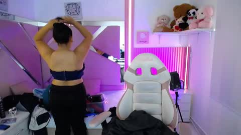 Snapshot of _miaaleon chatting on 10-01-25, 12:55 Mia online show from 10-01-25, 12:55