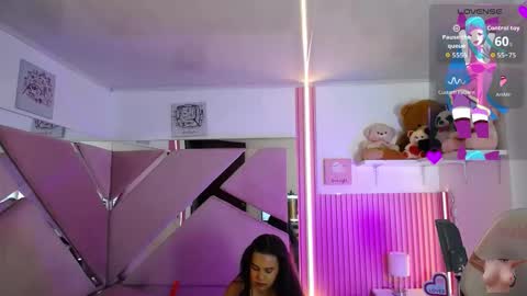 Snapshot of _miaaleon chatting on 10-03-25, 12:57 Mia online show from 10-03-25, 12:57