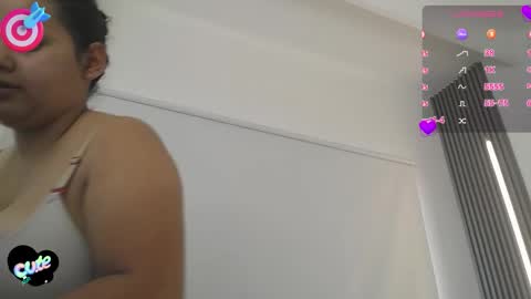 Snapshot of _miaaleon chatting on 10-04-25, 12:47 Mia online show from 10-04-25, 12:47