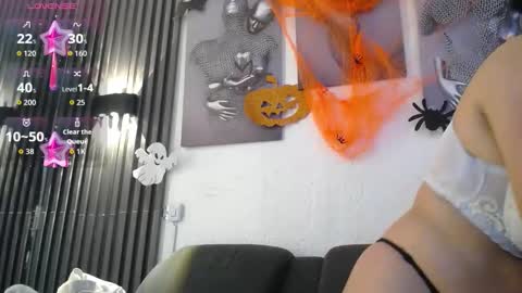 Snapshot of _miaaleon chatting on 10-25-25, 12:45 Mia online show from 10-25-25, 12:45