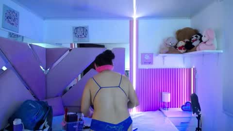 Snapshot of _miaaleon chatting on 11-24-25, 12:49 Mia online show from 11-24-25, 12:49