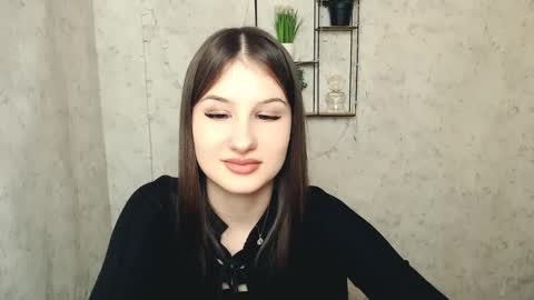 Snapshot of _miaangel_ chatting on 03-05-25, 05:29 Mia online show from 03-05-25, 05:29