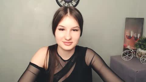 Snapshot of _miaangel_ chatting on 03-10-25, 04:14 Mia online show from 03-10-25, 04:14