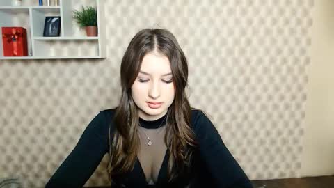 Snapshot of _miaangel_ chatting on 11-14-25, 05:11 Mia online show from 11-14-25, 05:11