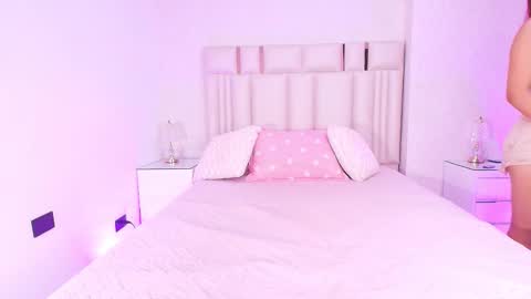 Mia  online show from 02-10-26, 11:58