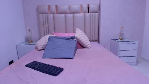 Mia  online show from 02-25-26, 11:53