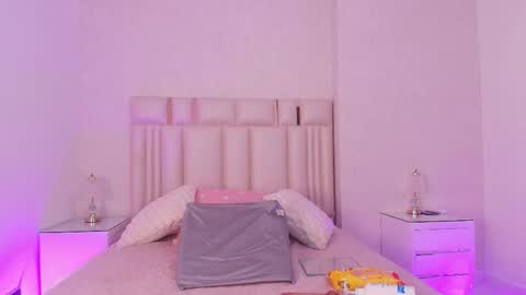 Mia  online show from 03-06-26, 12:01