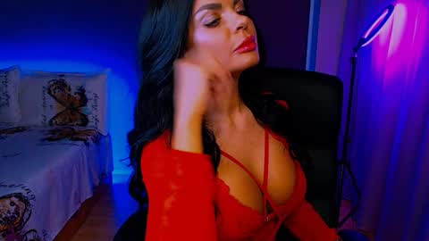 Snapshot of _milani_ chatting on 11-17-25, 06:24 Milani online show from 11-17-25, 06:24