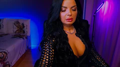 Snapshot of _milani_ chatting on 11-21-25, 06:28 Milani online show from 11-21-25, 06:28
