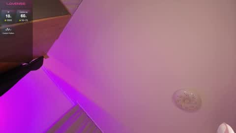 Snapshot of _miray_ chatting on 10-12-25, 05:23 _miray_ online show from 10-12-25, 05:23