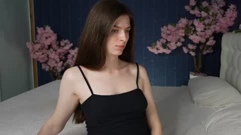 Snapshot of _mirror_girl chatting on 06-30-26, 04:08 Victoria online show from 06-30-26, 04:08