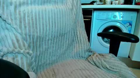 Eva online show from 12-20-25, 04:19