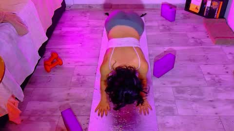 Snapshot of _miss_karoline chatting on 10-28-25, 12:25 karoline uwu online show from 10-28-25, 12:25