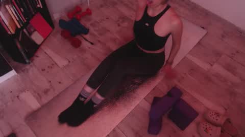 Snapshot of _miss_karoline chatting on 12-17-25, 12:11 karoline uwu online show from 12-17-25, 12:11