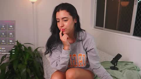 Snapshot of _missamber chatting on 01-10-25, 01:10 Vale online show from 01-10-25, 01:10