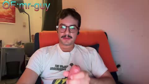Snapshot of _mrguy_ chatting on 04-09-26, 01:27 _mrguy_ online show from 04-09-26, 01:27