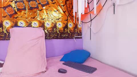 Snapshot of _mystic_luna chatting on 10-19-25, 11:55 Luna online show from 10-19-25, 11:55