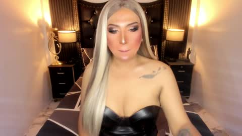 _natashacooper_ online show from 04-24-26, 08:28