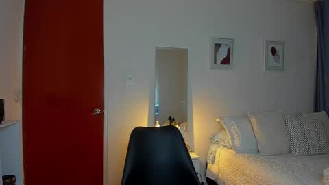 Snapshot of _nathaliesex chatting on 12-17-24, 04:23 independent model natha online show from 12-17-24, 04:23