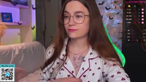 Mia with a big heart  online show from 10-28-25, 12:09