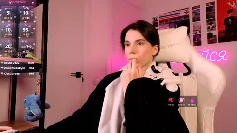 Snapshot of _ni_kiss chatting on 02-20-26, 04:18 Nika online show from 02-20-26, 04:18