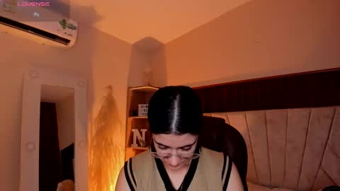 Niah  You can call me Ni or cutie haha online show from 03-01-26, 09:06