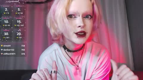 Nicole online show from 11-30-25, 01:31