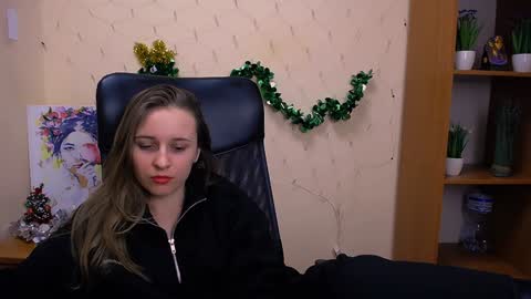 Snapshot of _nicole_new chatting on 12-28-24, 03:26 Nica online show from 12-28-24, 03:26