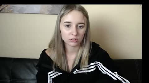 Snapshot of _nicole_new chatting on 11-14-25, 01:43 Nica online show from 11-14-25, 01:43