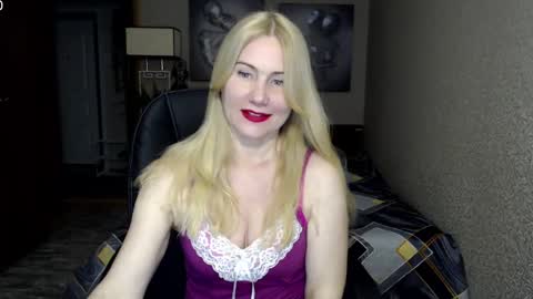 Donella    online show from 02-17-25, 08:15