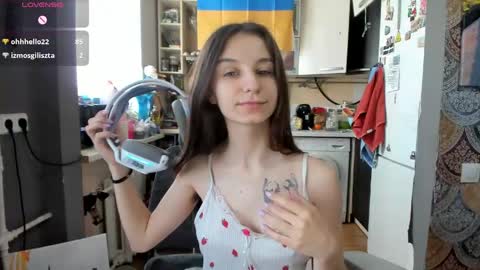 Snapshot of _nika_kik chatting on 04-21-26, 07:14 Nika online show from 04-21-26, 07:14
